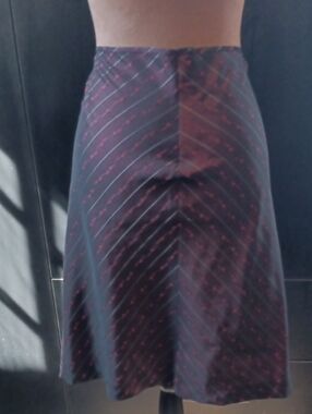 Parallel Burgundy Gray Diagonal Stripe Midi Skirt A-Line Flowy Women’s Size 6